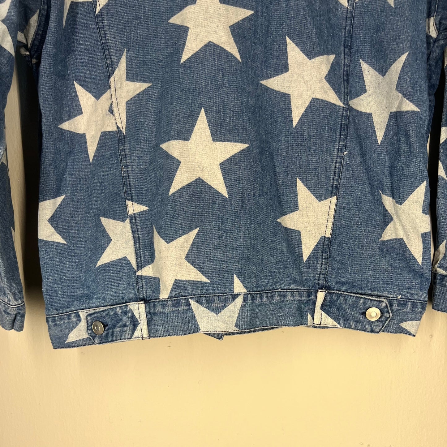 Close-up of lower back hem with waistband adjustment tabs