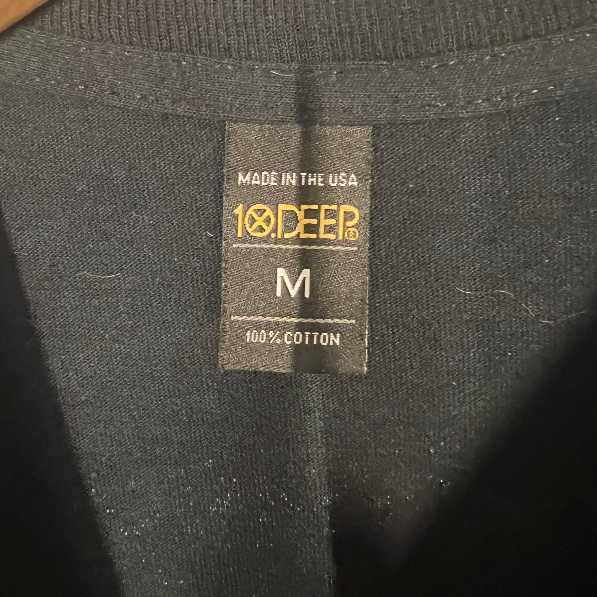Size and brand tag showing 10.Deep logo, Made in USA, and Medium size