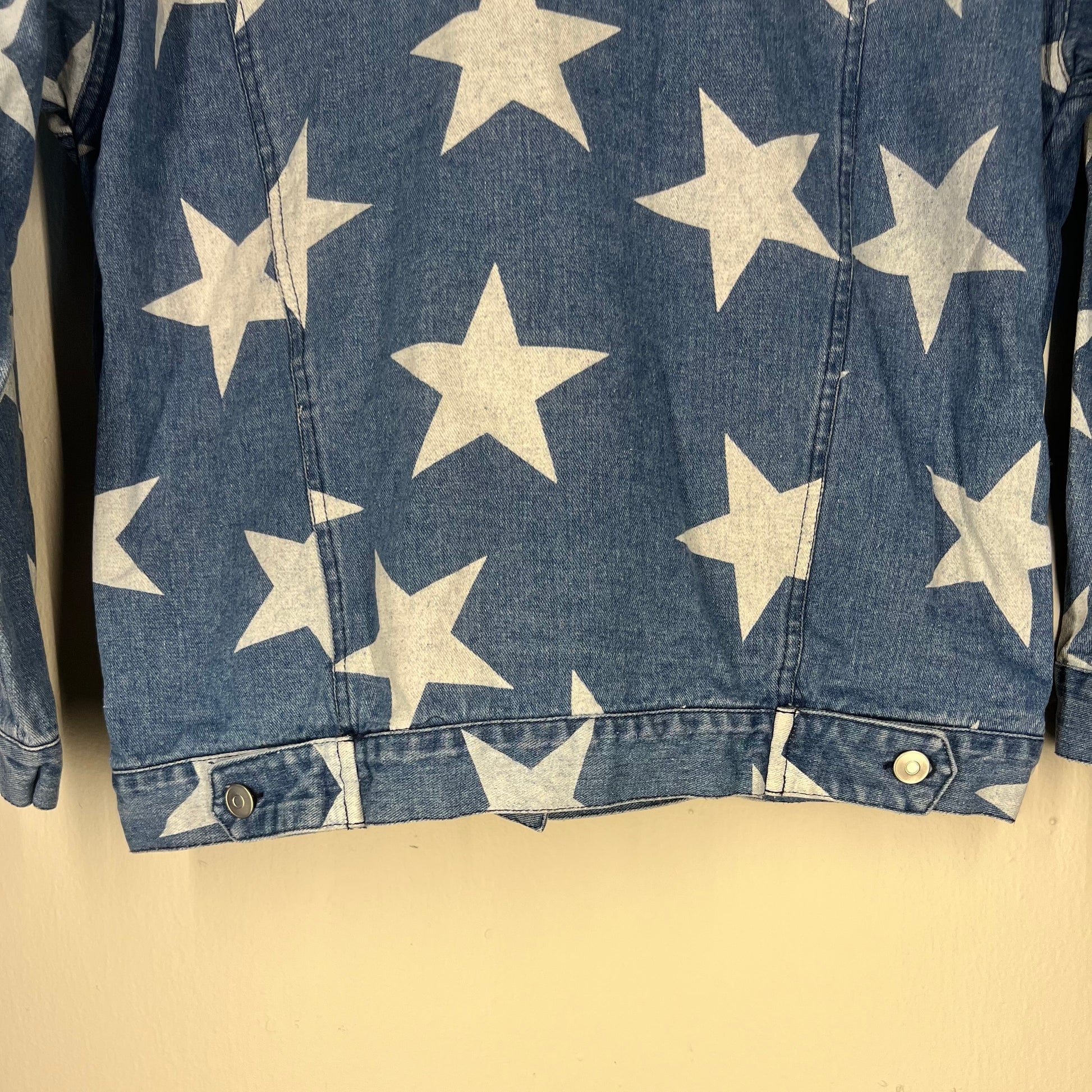 Close-up of lower back hem with waistband adjustment tabs
