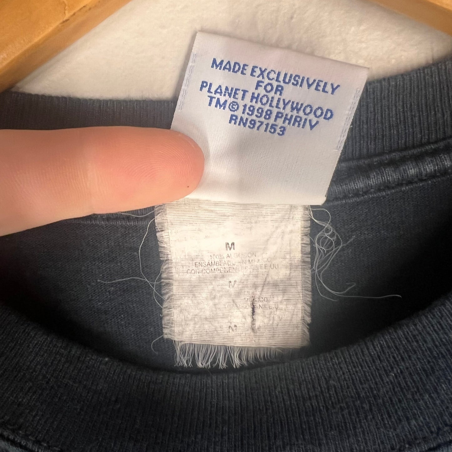 Interior tag showing size M, assembly details, and 1998 copyright.